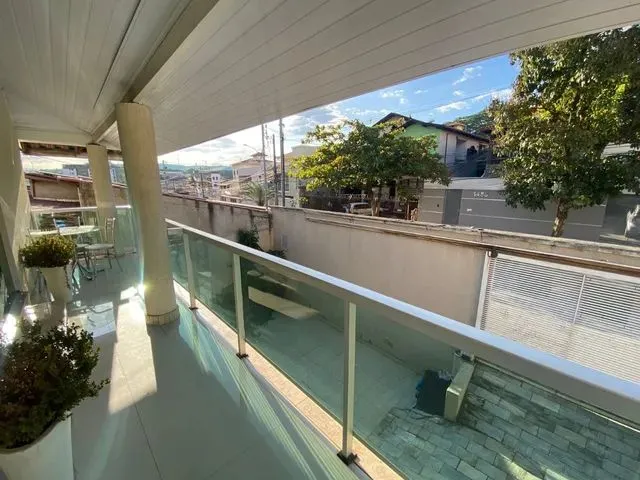 Imagem 4: Casa com 4 Dormitórios À Venda em Contagem