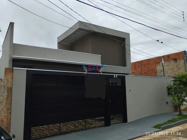 Imagem: A casa possui 3 Dormitórios, 1 Suíte, 1 Banheiro, 2 Vagas