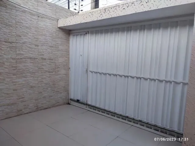 Imagem 1: Casa para Venda com 200 Metros Quadrados com 4 Quartos em Centro - Fortaleza - Ceará