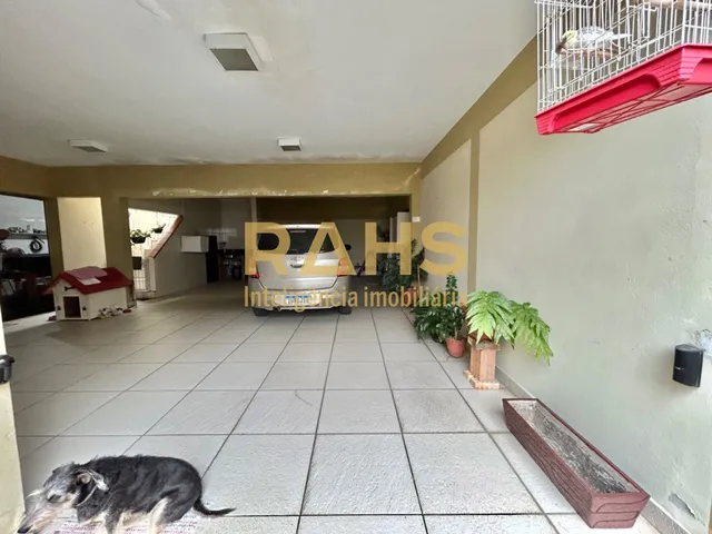 Imagem 5: Casa com 3 quartos sendo 1 suíte, 3 vagas de garagem, área de churrasqueira e amplo