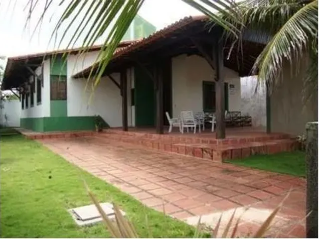 Imagem: A casa possui 4 Dormitórios, 2 Suítes, 2 Banheiros, 5