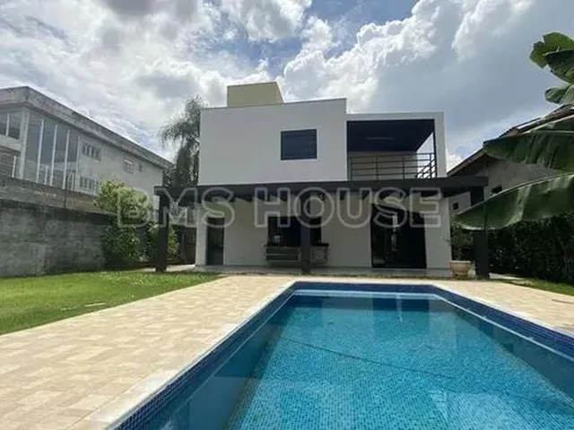 Imagem: A casa possui 4 Dormitórios, 4 Suítes, 5 Banheiros, 5