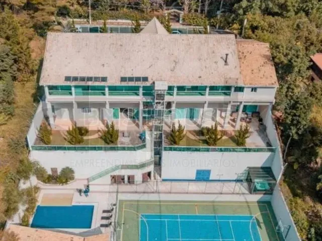Imagem: A casa possui 5 Dormitórios, 8 Suítes, 5 Banheiros, 5