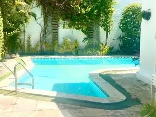 Imagem: A casa possui 3 Dormitórios, 1 Suíte, 3 Banheiros, 4
