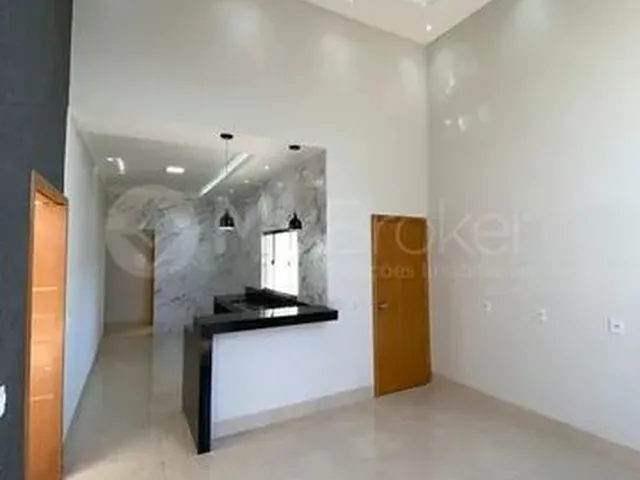 Imagem 2: Trindade - Casa Padrão - Centro