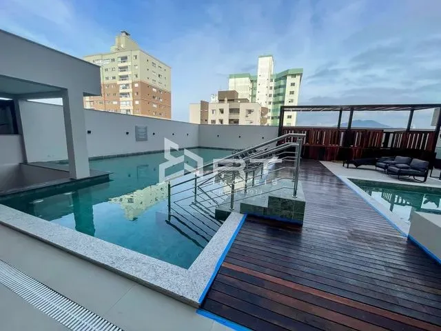 Imagem: O apartamento possui 2 Dormitórios, 1 Suíte, 2 Banheiros,