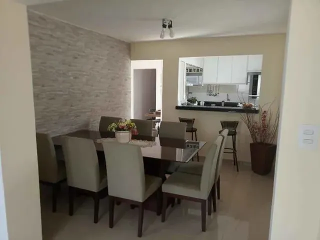 Imagem: A casa possui 2 Dormitórios, 1 Suíte, 1 Banheiro, 3 Vagas