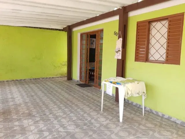 Imagem: A casa possui 2 Dormitórios, 1 Banheiro, 1 Vaga na