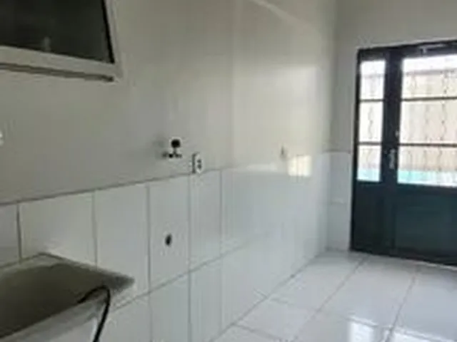 Imagem 8: Alugo-Casa-03 Quartos-Suíte-Armarios Cozinha-Piscina Pequena-Etapa C-Valparaíso I