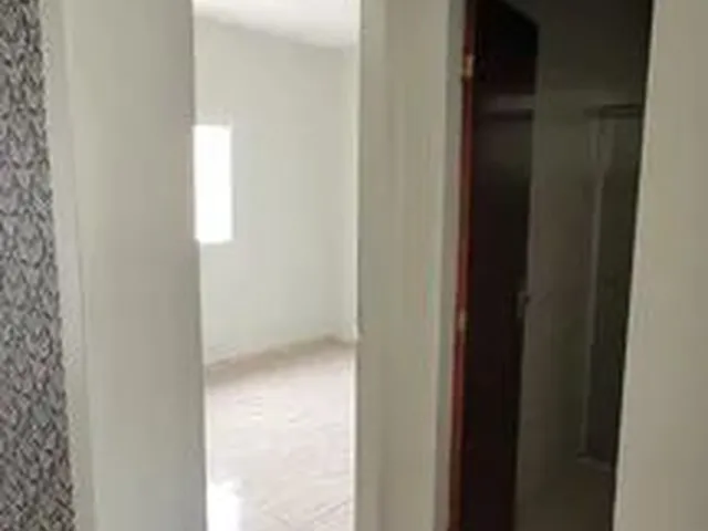 Imagem 3: Alugo-Casa-03 Quartos-Suíte-Armarios Cozinha-Piscina Pequena-Etapa C-Valparaíso I