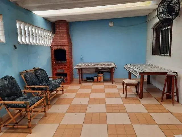 Imagem: A casa possui 2 Dormitórios, 2 Banheiros, 2 Vagas na