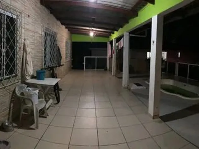 Imagem 1: Casa Grande com Quarto Disponível para Alugar