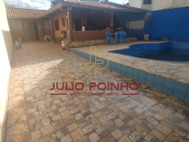 Imagem: Casa com Piscina a Venda