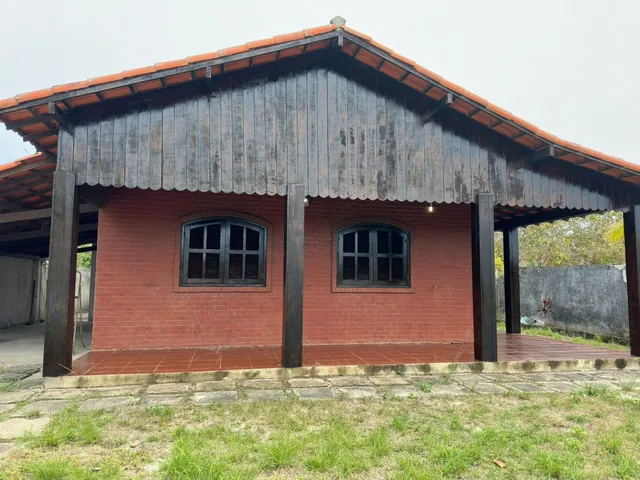Imagem: A casa possui 4 Dormitórios, 2 Suítes, 3 Banheiros, 4