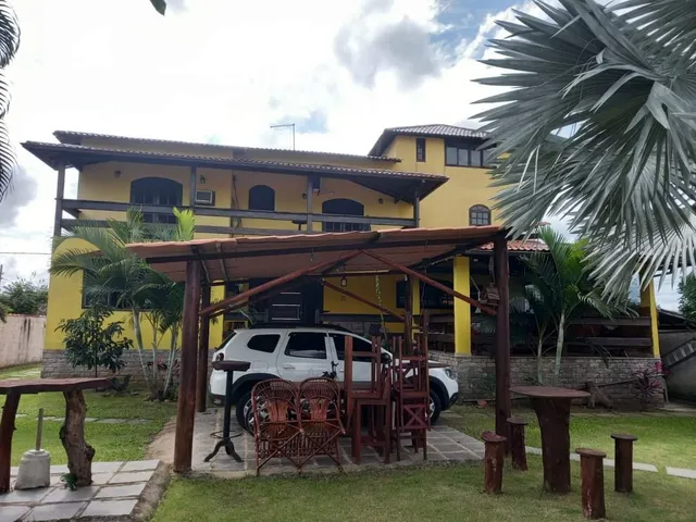 Imagem: A casa possui 3 Dormitórios, 2 Suítes, 4 Banheiros, 8