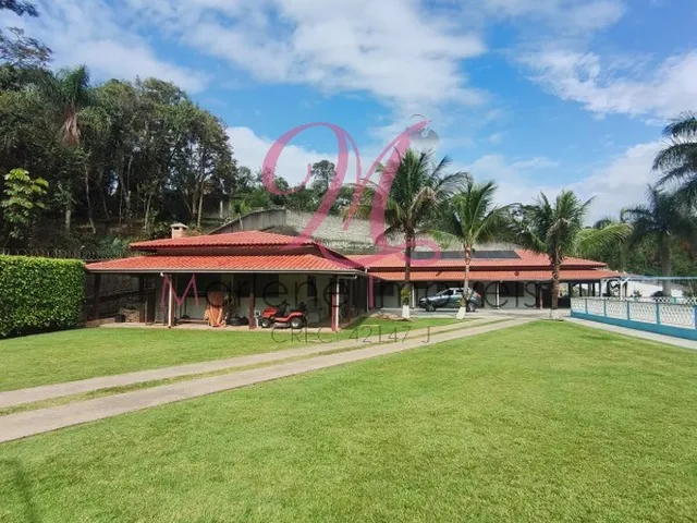 Imagem: A fazenda possui 4 Dormitórios, 2 Suítes, 6 Banheiros, 5