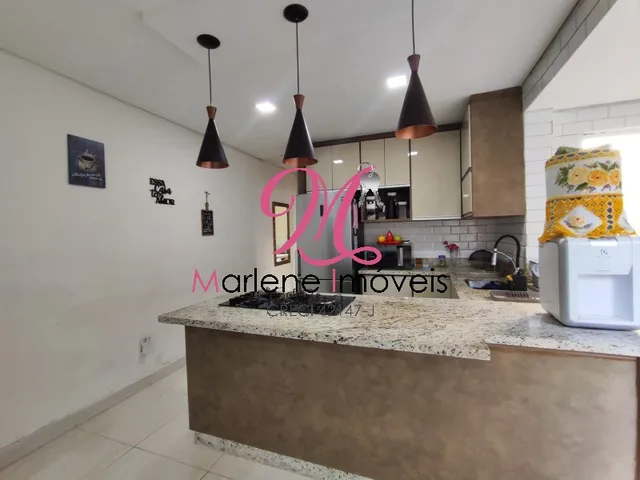 Imagem: A casa possui 2 Dormitórios, 1 Suíte, 2 Banheiros, 3
