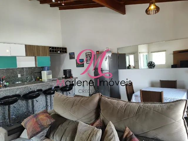 Imagem: A casa possui 3 Dormitórios, 1 Suíte, 2 Banheiros, 2