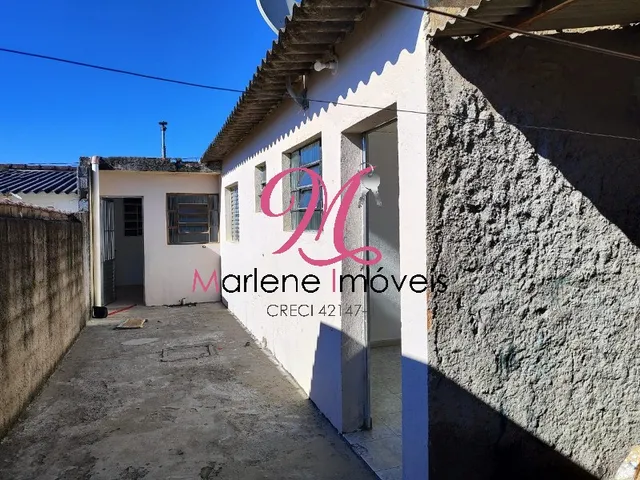 Imagem: A casa possui 3 Dormitórios, 1 Suíte, 1 Banheiro, 1 Vaga