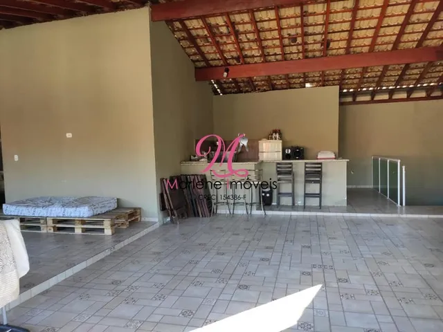 Imagem: A casa possui 3 Dormitórios, 2 Suítes, 2 Banheiros, 3