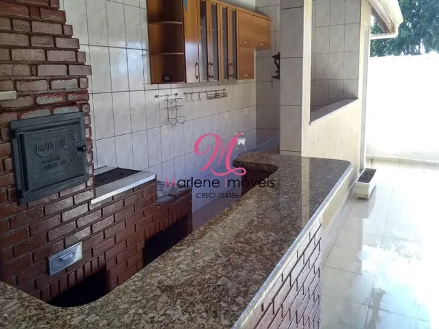 Imagem: A casa possui 3 Dormitórios, 1 Suíte, 3 Banheiros, 1 Vaga