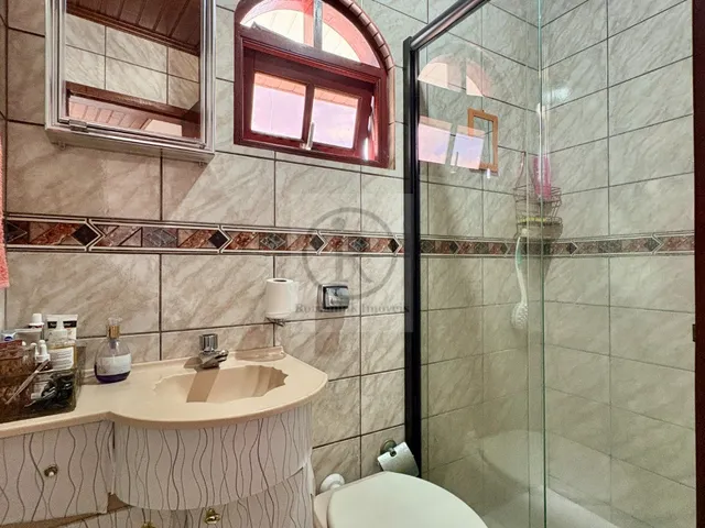 Imagem 6: Casa duplex, 5 dormitórios, sendo 1 no térreo e 1 suíte, à venda, oportunidade