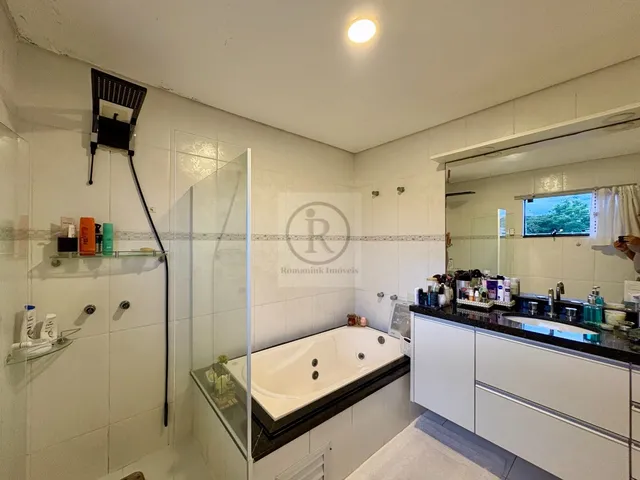 Imagem 2: Sobrado em condomínio fechado, 266m², 3 dormitórios, sendo um suíte master, cômodos