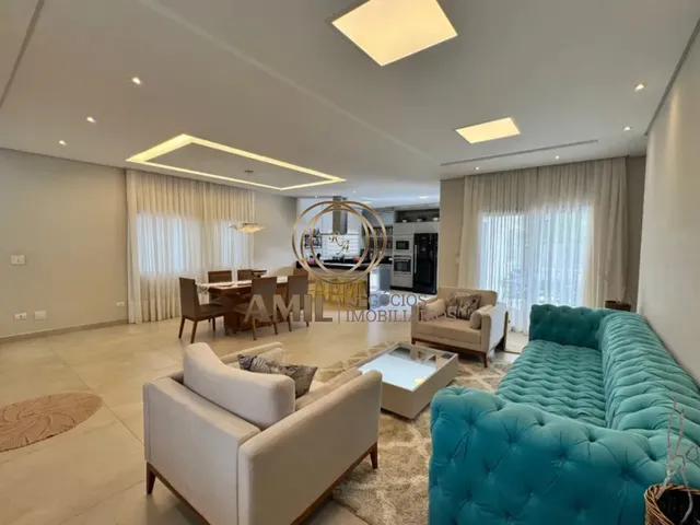 Imagem 6: Casa de Luxo em Condomínio: Sobrado com 4 Suítes, Varanda Gourmet e Piscina em
