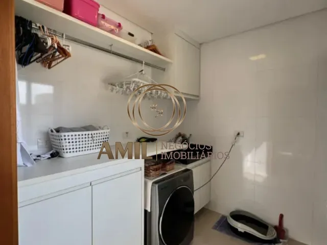 Imagem 14: Casa de Luxo em Condomínio: Sobrado com 4 Suítes, Varanda Gourmet e Piscina em