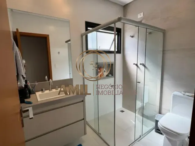 Imagem 8: Casa de Luxo em Condomínio: Sobrado com 4 Suítes, Varanda Gourmet e Piscina em