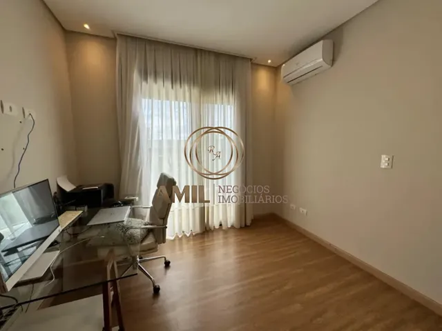 Imagem 7: Casa de Luxo em Condomínio: Sobrado com 4 Suítes, Varanda Gourmet e Piscina em