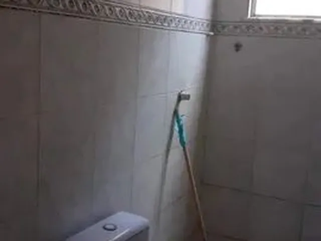 Imagem 2: Duas Casas de Vila (Parada de Lucas