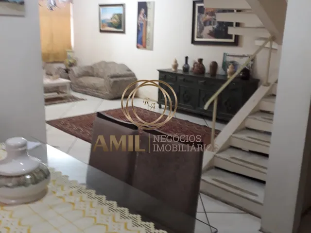 Imagem: Casa à Venda 228m², 4 Quartos, Zona Central