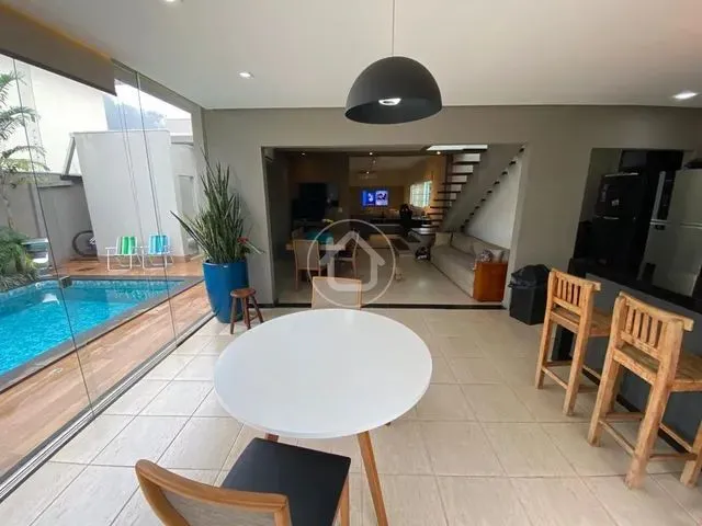Imagem 6: Casa com Piscina e Gourmet Integrado no Carandá