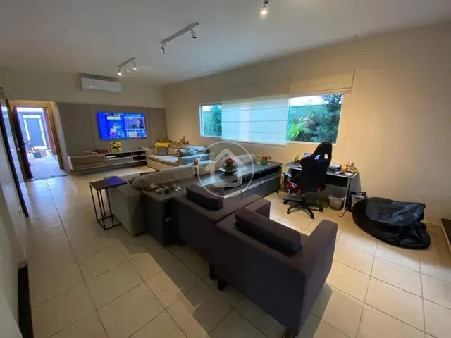 Imagem 4: Casa com Piscina e Gourmet Integrado no Carandá