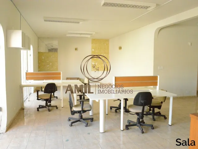 Imagem: A casa possui 3 Dormitórios, 4 Banheiros, 300m² de Área,