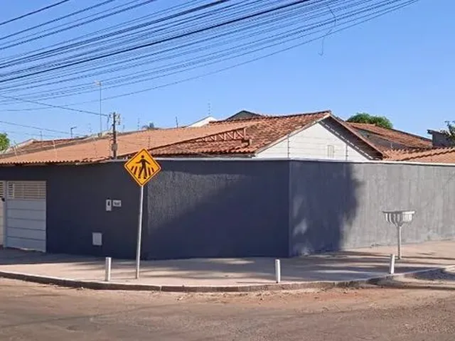 Imagem: Belíssima Casa de 2 Quartos na Avenida