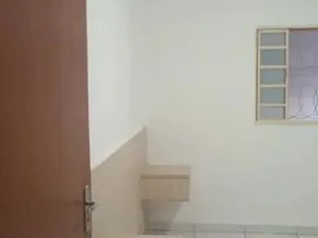 Imagem 2: Belíssima Casa de 2 Quartos na Avenida Principal do Setor Jardim Marista Próximo a Coca