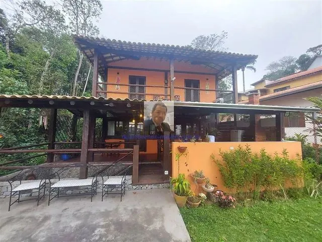 Imagem: A casa possui 4 Dormitórios, 2 Suítes, 5 Banheiros,