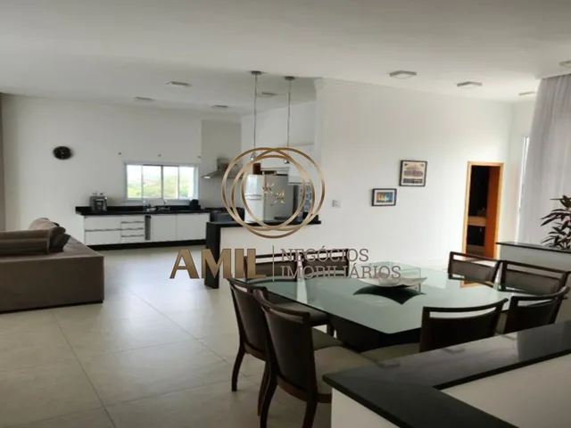 Imagem: Casa com 5 Dormitórios (4 Suítes), 600m²