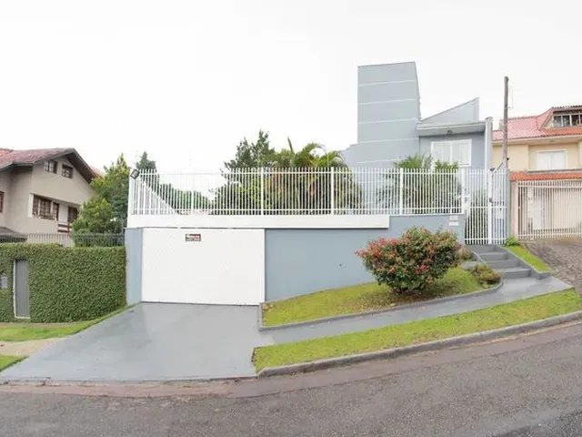 Imagem: Casa com 4 Suites e 8 Vagas para Estacionamento