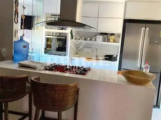 Imagem: O apartamento possui 2 Dormitórios, 1 Suíte, 2 Banheiros,