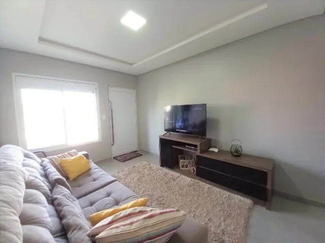 Imagem 5: Vendo Casa de Alvenaria, com Ótimo Acabamento no Bairro Efapi - R$ 790.000,00