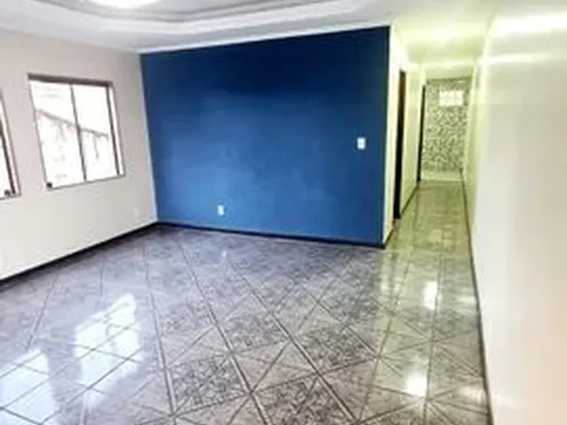 Imagem: Amplo Sobrado Ao Lado do Comércio e Praia