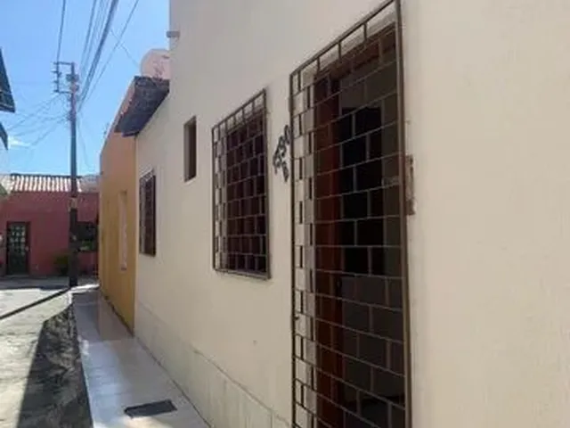 Imagem 1: Casa para Aluguel Possui 60 Metros Quadrados com 2 Quartos em Centro - Fortaleza - Ce