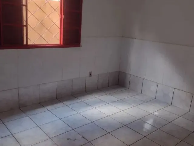 Imagem: A kitnet possui 2 Dormitórios, 1 Banheiro, 1 Vaga na