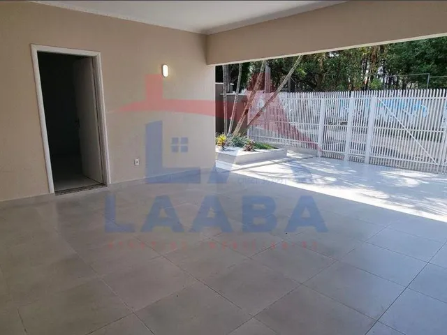 Imagem: A casa possui 3 Dormitórios, 1 Suíte, 1 Banheiro, 2 Vagas
