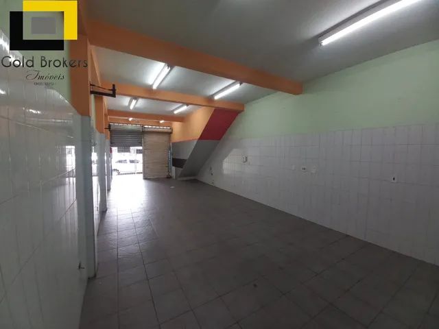 Imagem: A loja possui 3 Banheiros, 157m² de Área Privada e está
