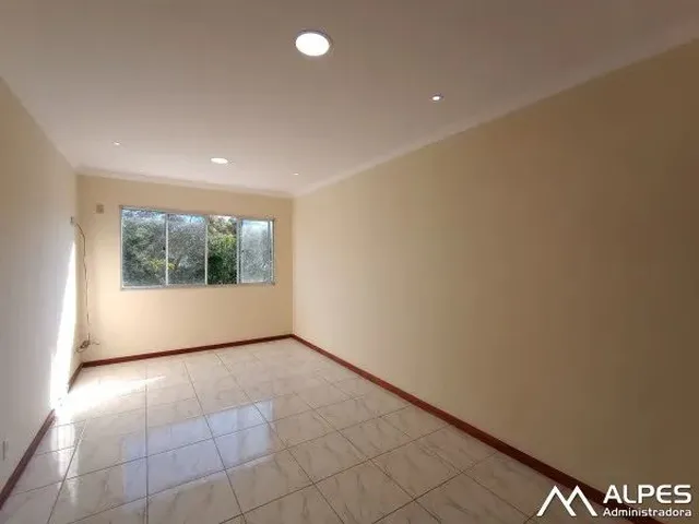 Imagem: Apartamento de 2 Quartos, Ensolarado, Condomínio