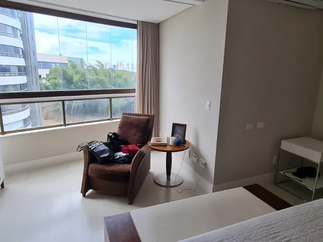 Imagem 2: Mansão Bernardo Bertolucci 308m², suíte master com closet, vista mar, 5/4, sala